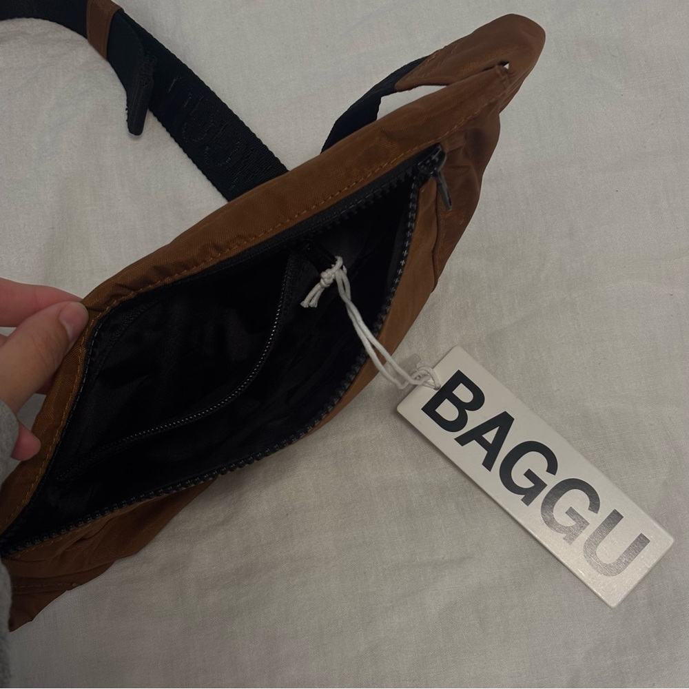 NWT Baggu Crescent Fanny Pack